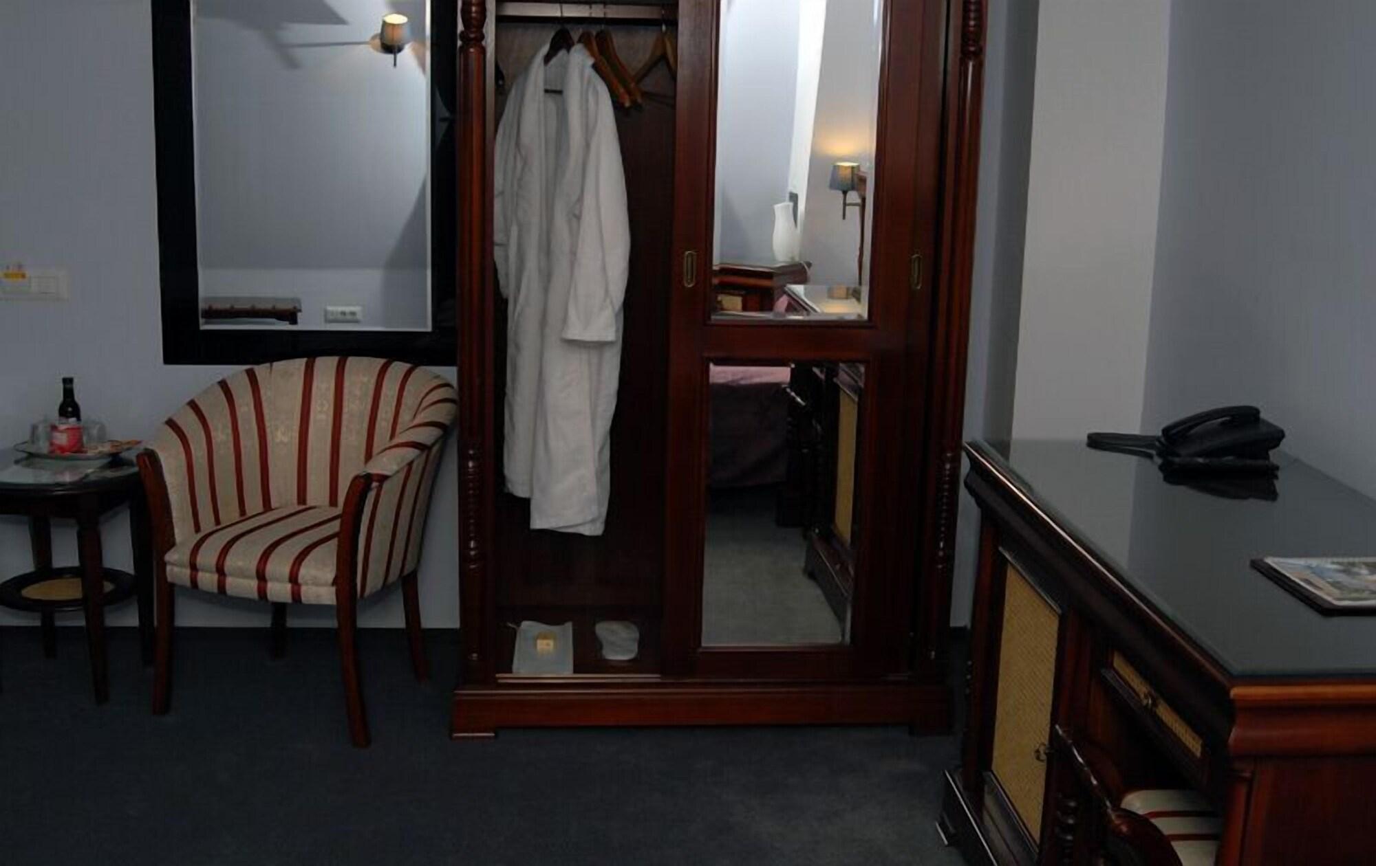 Vigo Grand Hotel Ploieşti Extérieur photo
