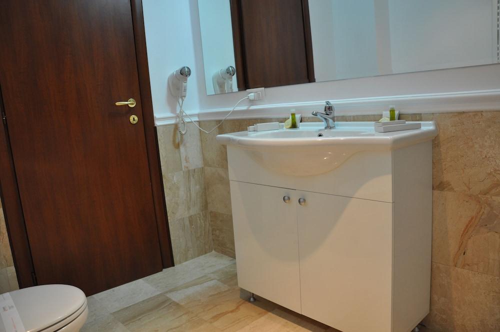 Vigo Grand Hotel Ploieşti Extérieur photo