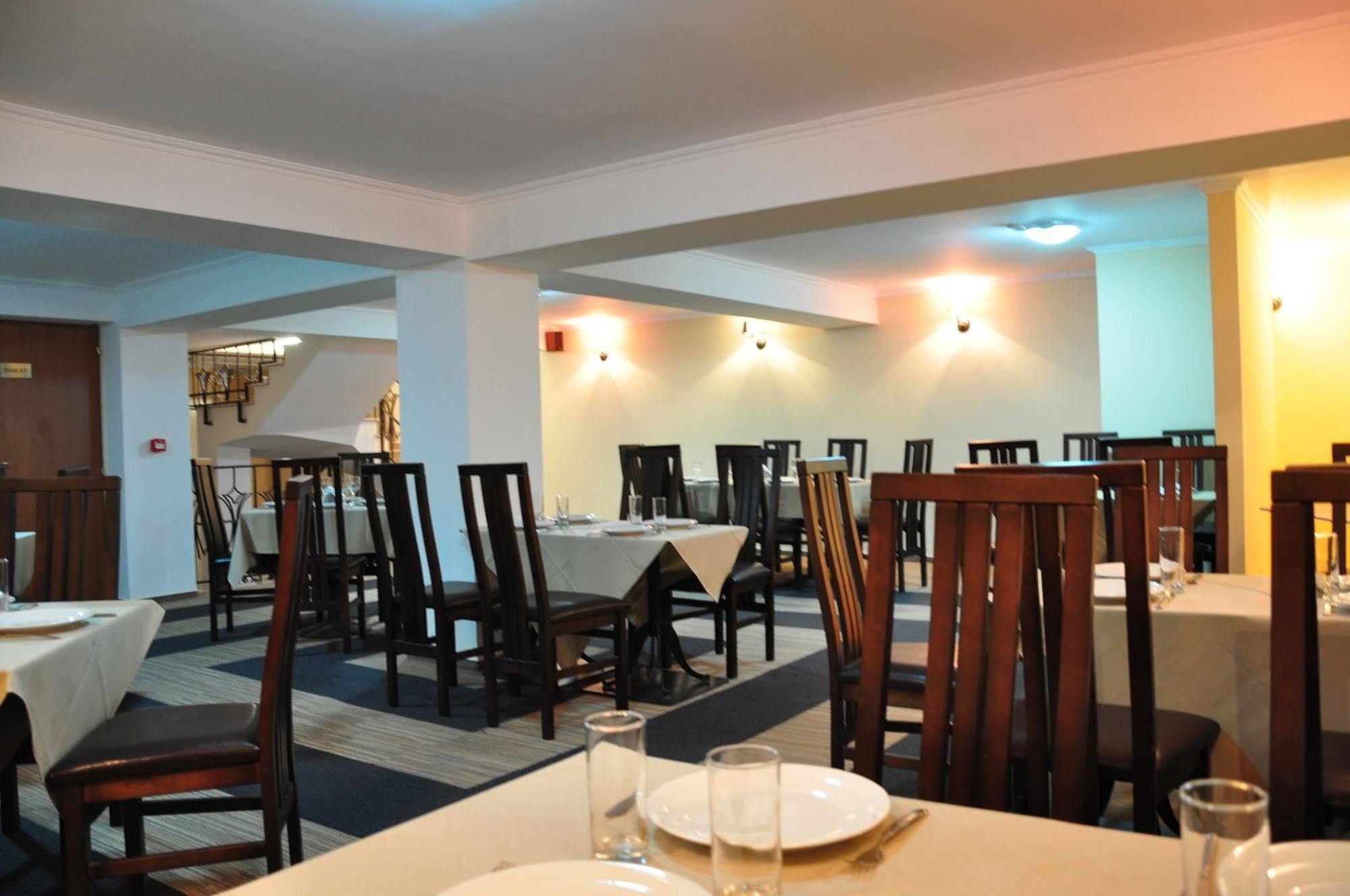 Vigo Grand Hotel Ploieşti Extérieur photo